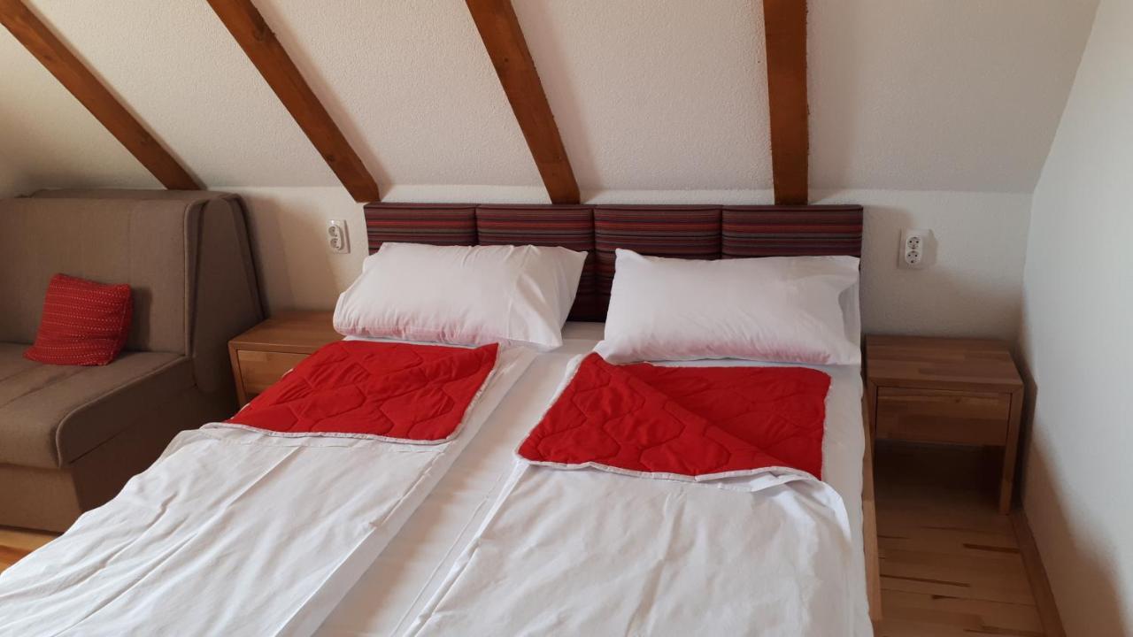 Konoba Ognjište Bed and Breakfast Sokolac  Eksteriør billede