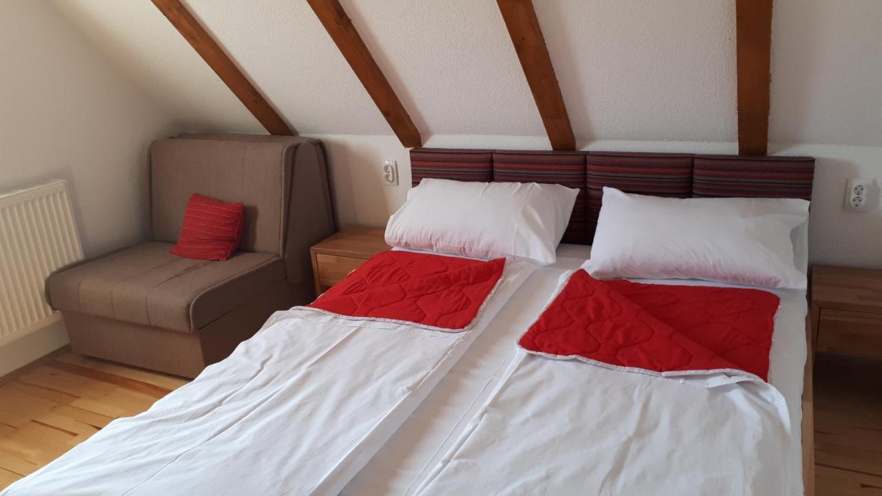 Konoba Ognjište Bed and Breakfast Sokolac  Eksteriør billede