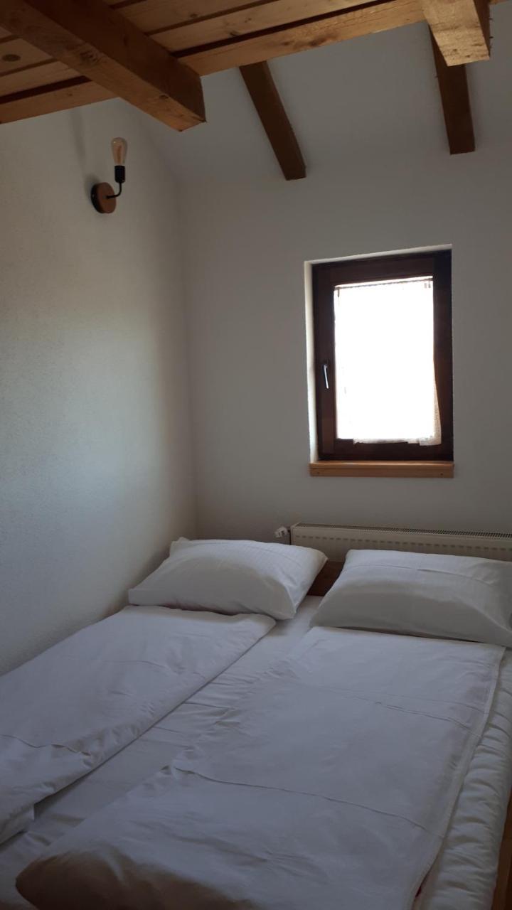 Konoba Ognjište Bed and Breakfast Sokolac  Eksteriør billede