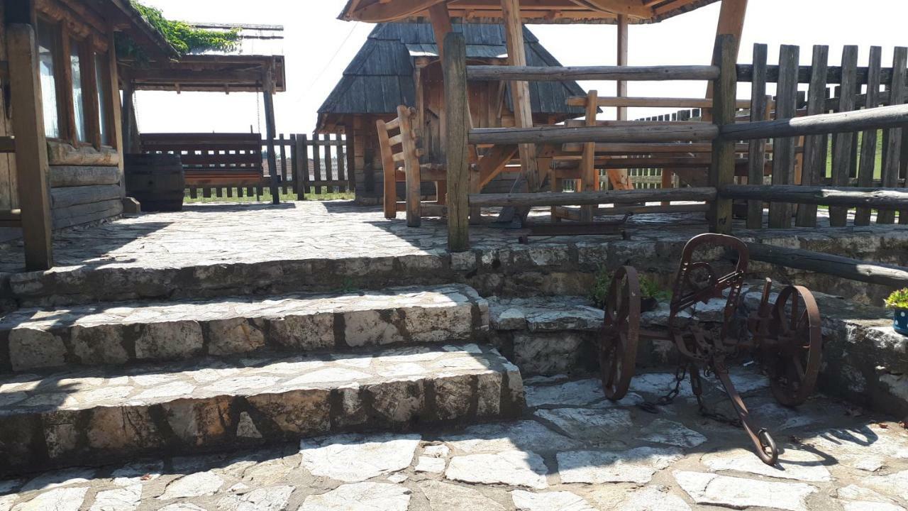 Konoba Ognjište Bed and Breakfast Sokolac  Eksteriør billede